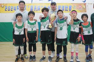 尼克-杨：多希望我还能打球啊 如今NBA只剩进攻了&没有防守